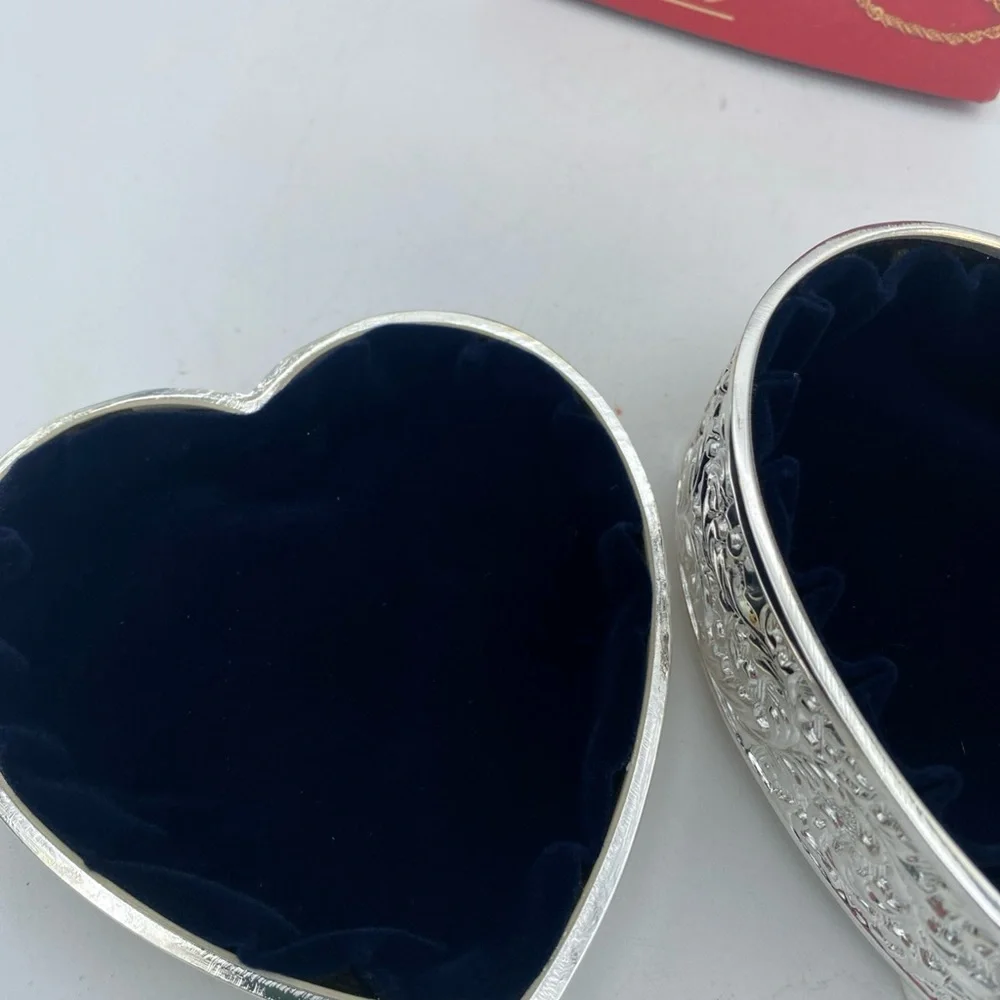 VTG Lord & Taylor Silverplate Ornate Heart Shaped jewelry Trinket Box 4x2”
